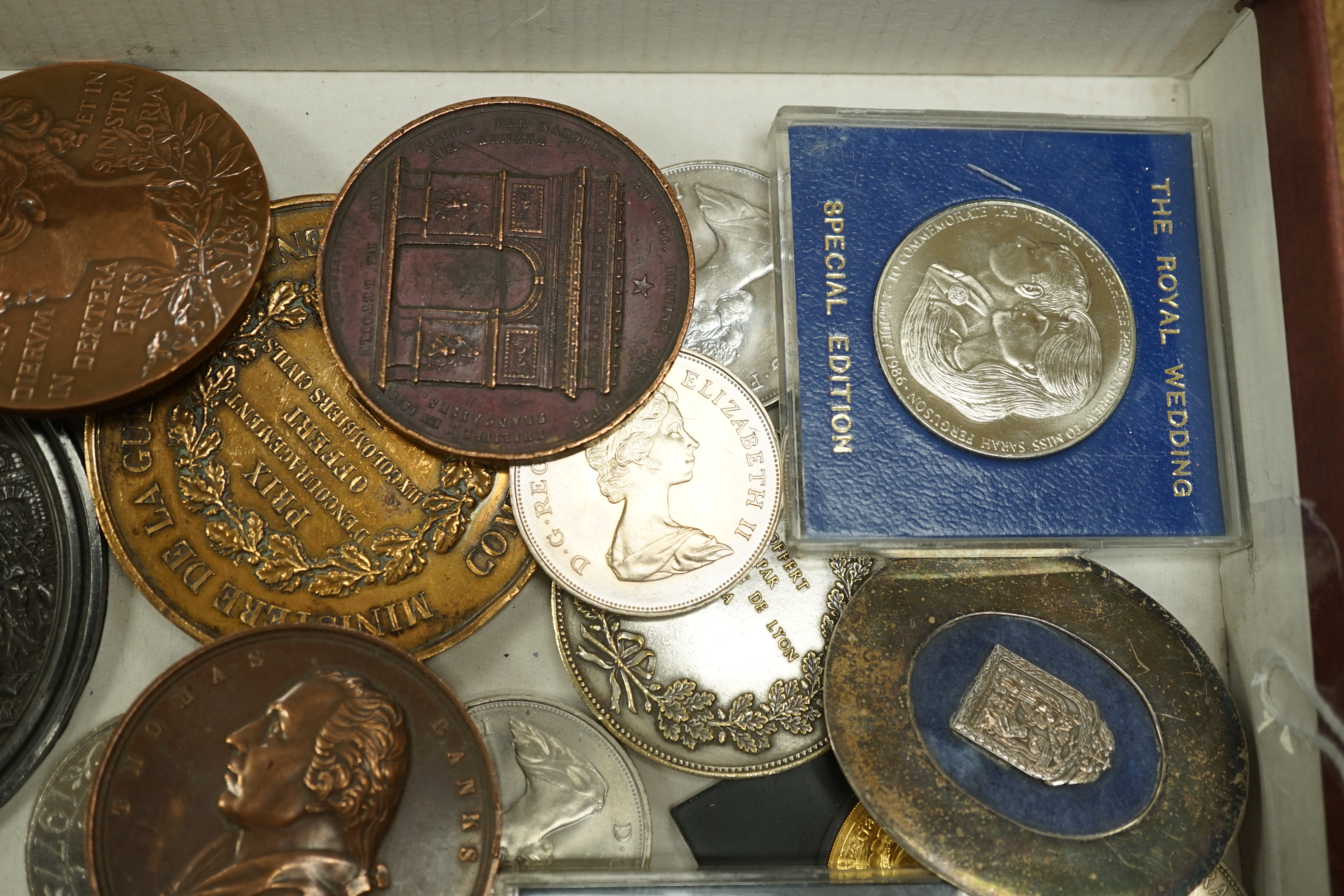 British and French commemorative medals and coins including F. Andrieu, restrikes ‘Arrivee du roi a Paris Le Octobre 1789’ and ‘Seige de la Bastille’